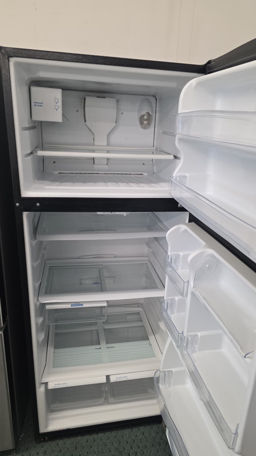 WHIRLPOOL USED TOP FREEZER REFRIGERATOR - Image 2