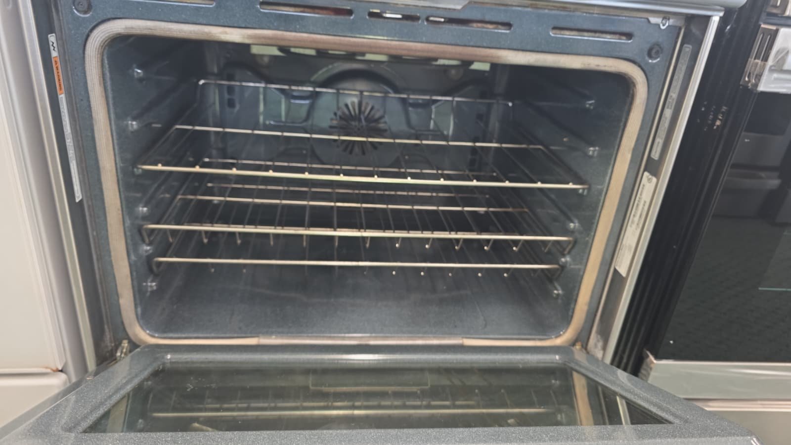 KITCHENAID 30" LIKE NEW SLIDE IN ELECTRIC RANGE - Image 2