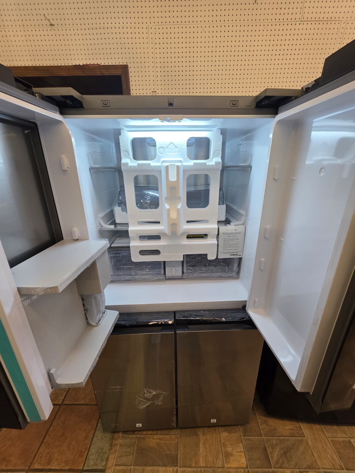 SAMSUNG BESPOKE 36" NEW OPEN BOX FAMILY HUB FRENCH DOOR REFRIGERATOR - Image 5