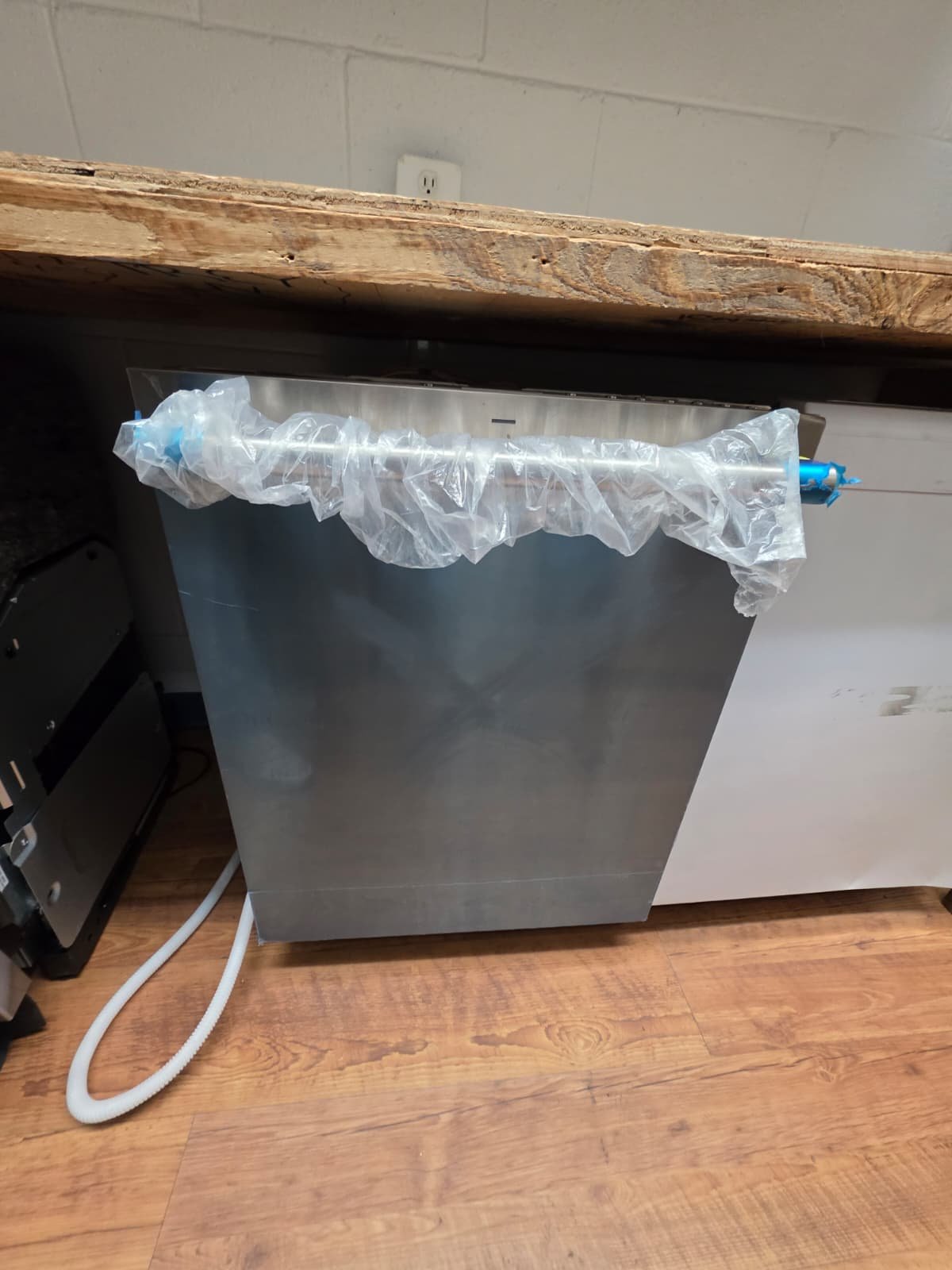 BOSCH NEW SCRTACH AND DENT STAINLESS DISHWASHER