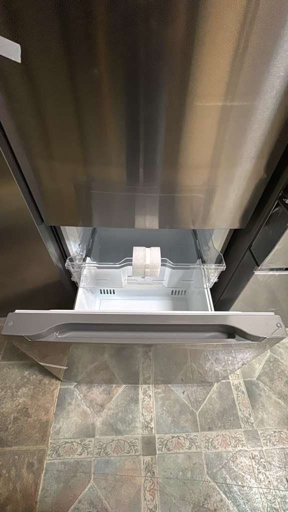 Midea MRB19B7AST 18.7 Cu. Ft. Bottom-Freezer Refrigerator - Image 3