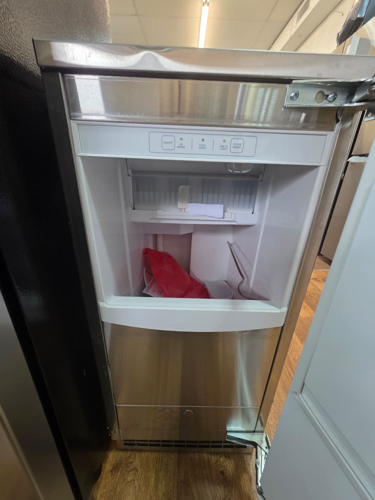 Viking FGNI515 15" Built-In Nugget Ice Machine – Panel Ready - Image 2