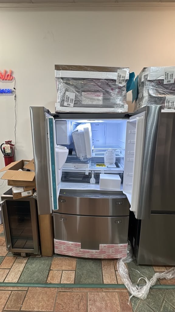 Samsung RF28R7201SR/AA 28 Cu. Ft. 4-Door French Door Refrigerator - Image 2