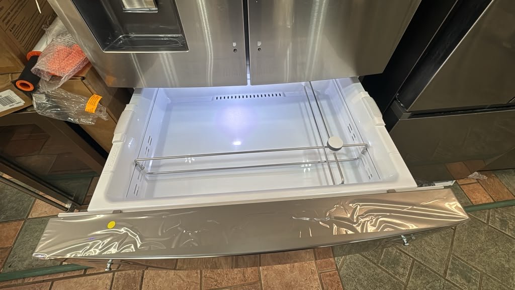 Samsung RF28R7201SR/AA 28 Cu. Ft. 4-Door French Door Refrigerator - Image 3