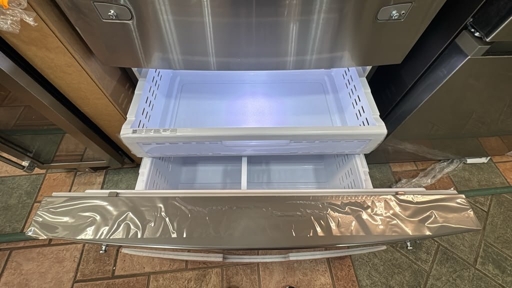 Samsung RF28R7201SR/AA 28 Cu. Ft. 4-Door French Door Refrigerator - Image 4