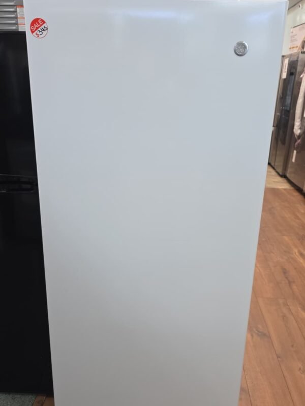 GE USED UPRIGHT FREEZER IN WHITE WITH WARRANTY