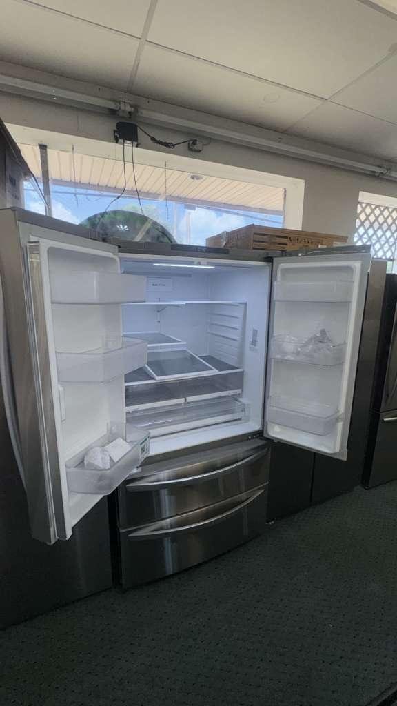 LG LMWS29626S 29 Cu. Ft. 4-Door French Door Refrigerator with Double Freezer - Image 2
