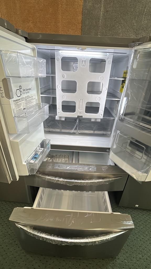 LG LRMVS3006S/01 30 Cu. Ft. Smart InstaView® French Door Refrigerator - Image 2