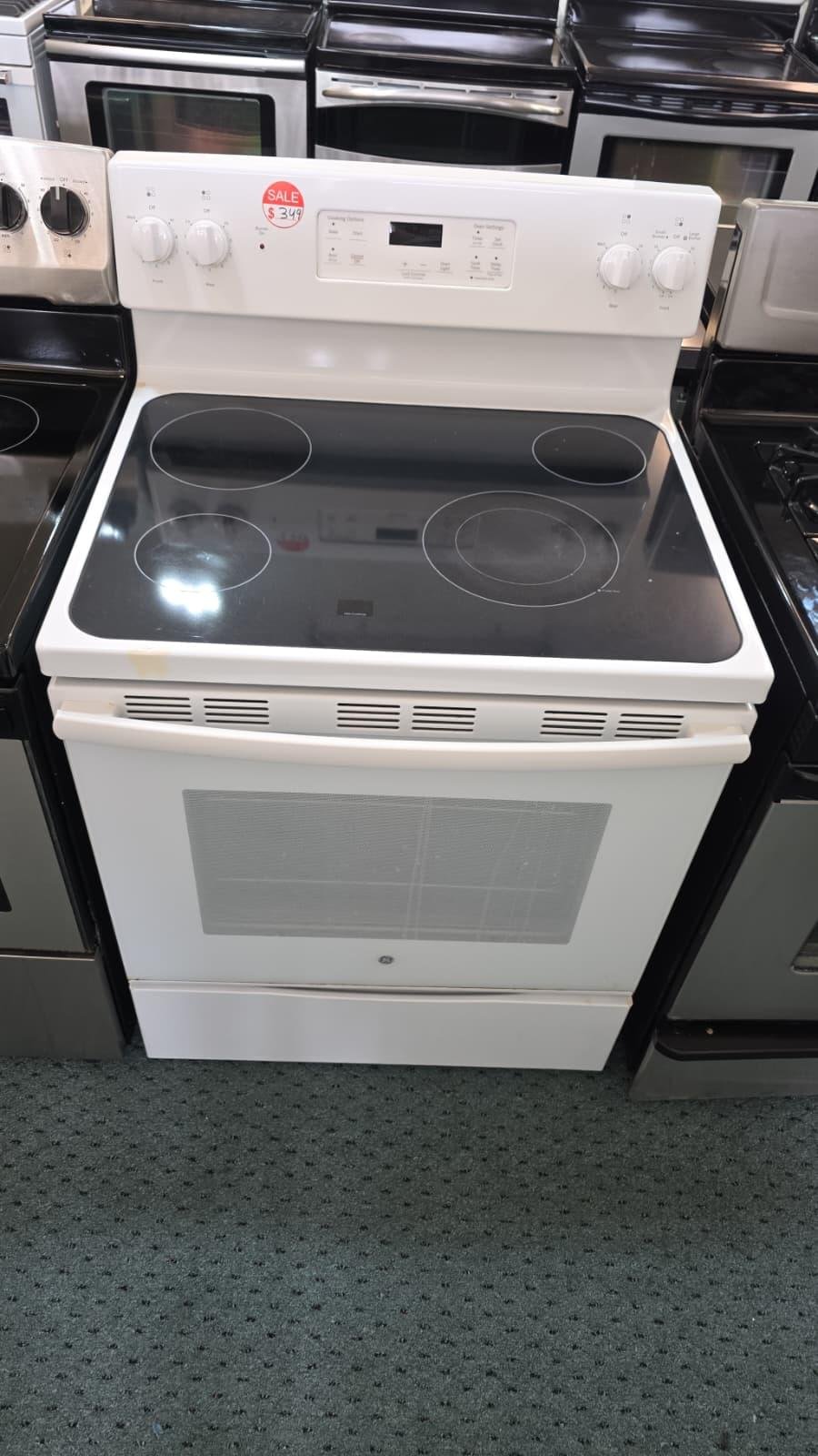 GE JBS60DK4WW 30" Free-Standing Electric Range – White