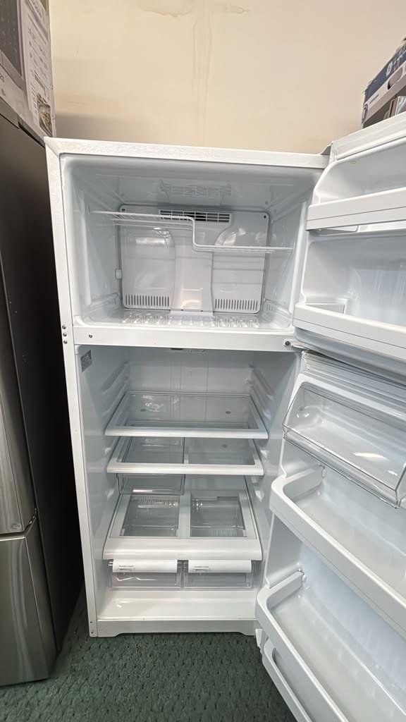 GE GTH18GBHRWW 18.1 Cu. Ft. Top-Freezer Refrigerator - Image 2