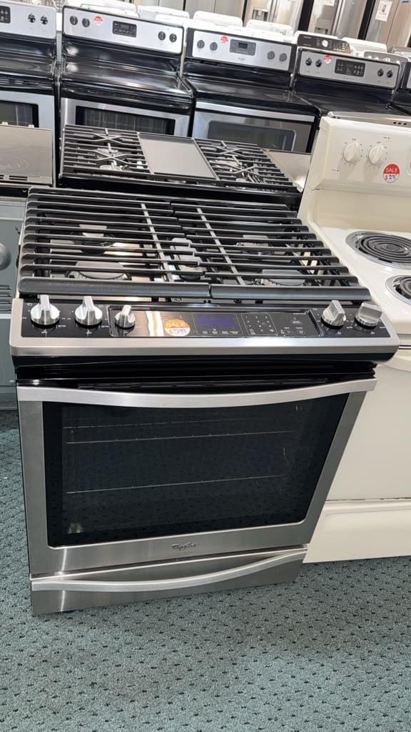 WHIRLPOOL 30" USED 5 BURNER SLIDE IN GAS RANGE