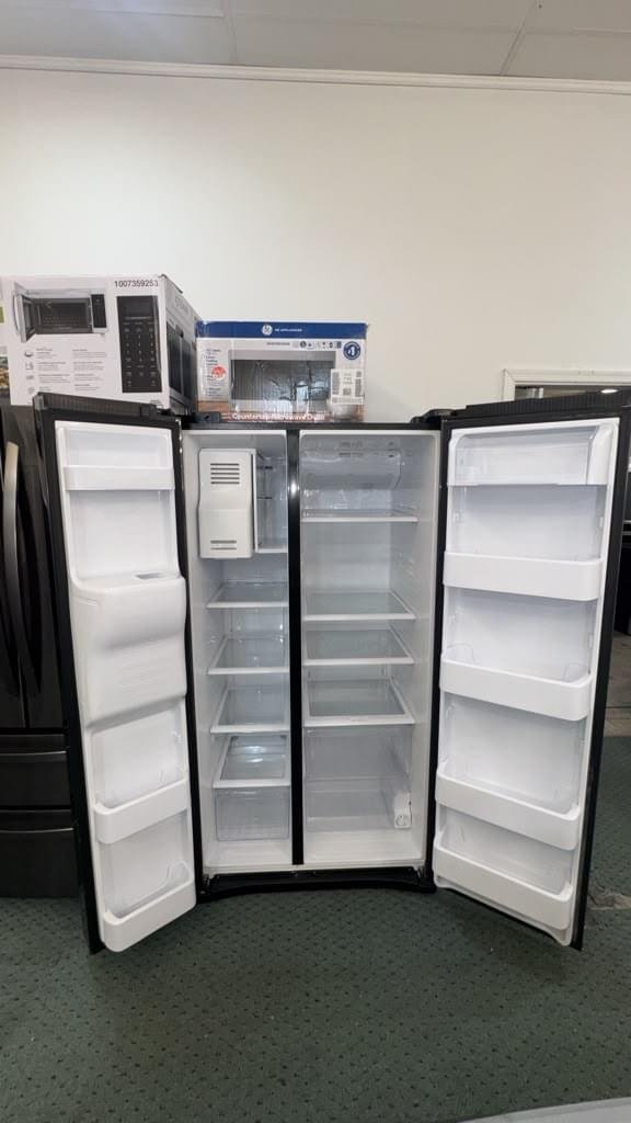 SAMSUNG 36" WIDE USED SIDE BY SIDE REFRIGERATOR - BLACK - Image 2