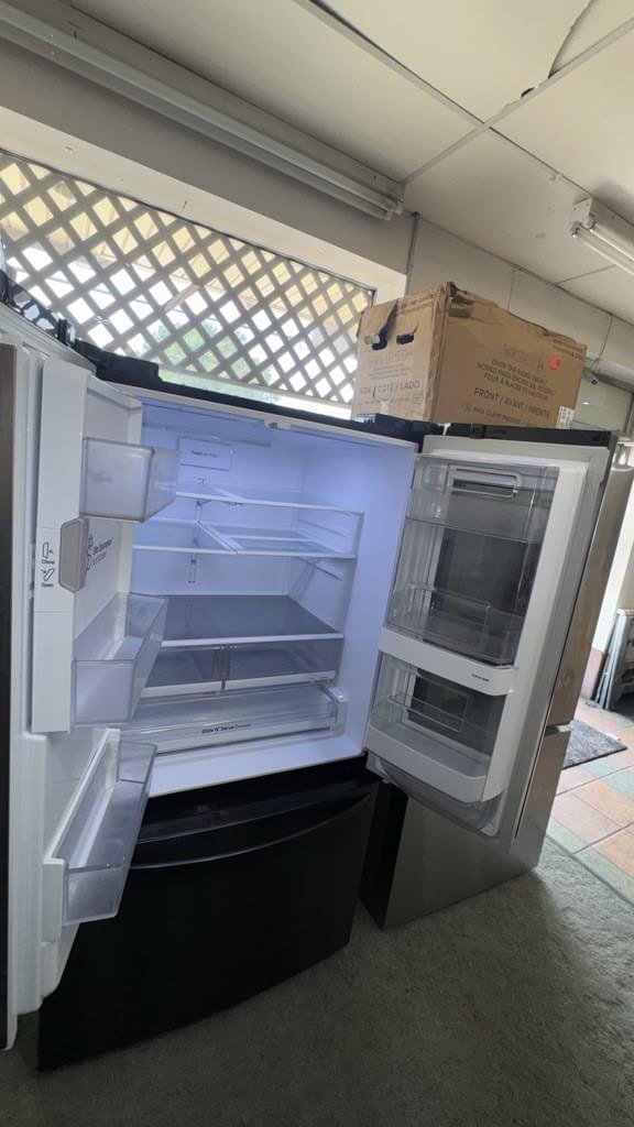 LG 36" USED INSTAVIEW 3 DOOR FRENCH DOOR REFRIGERATOR - Image 2